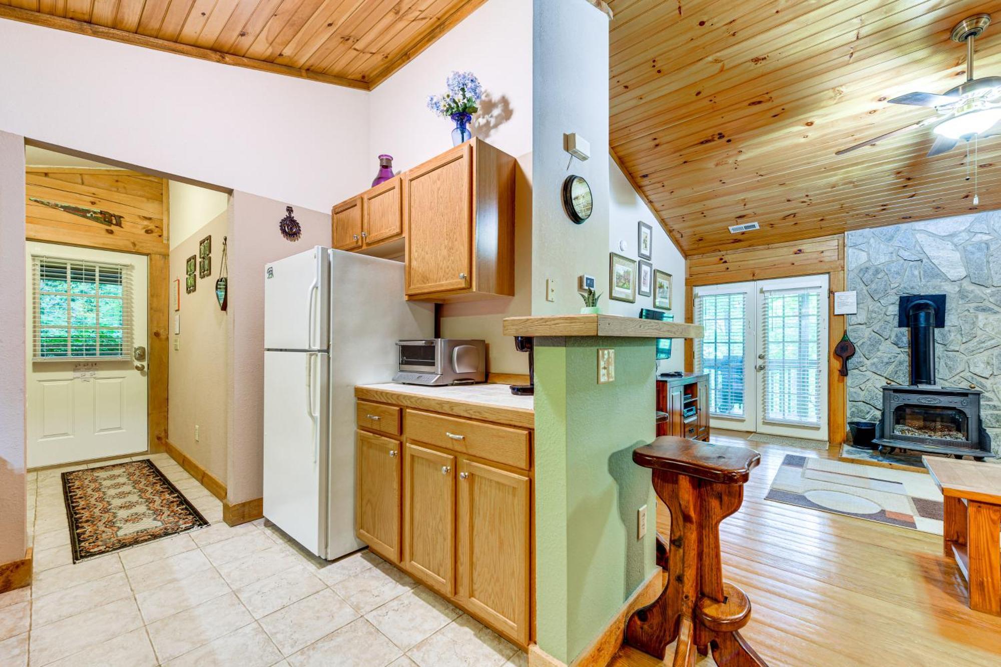 Serene Maggie Valley Retreat With Deck And Hot Tub! Eksteriør billede