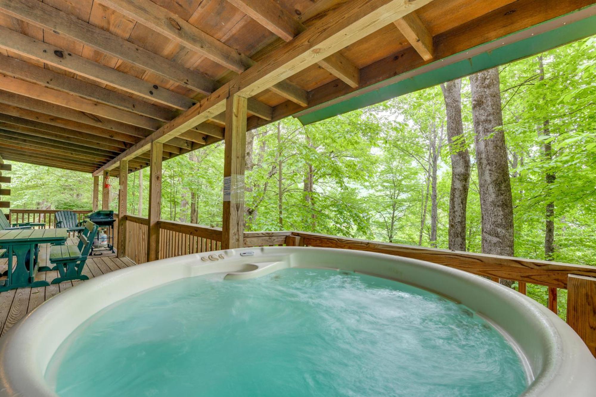 Serene Maggie Valley Retreat With Deck And Hot Tub! Eksteriør billede