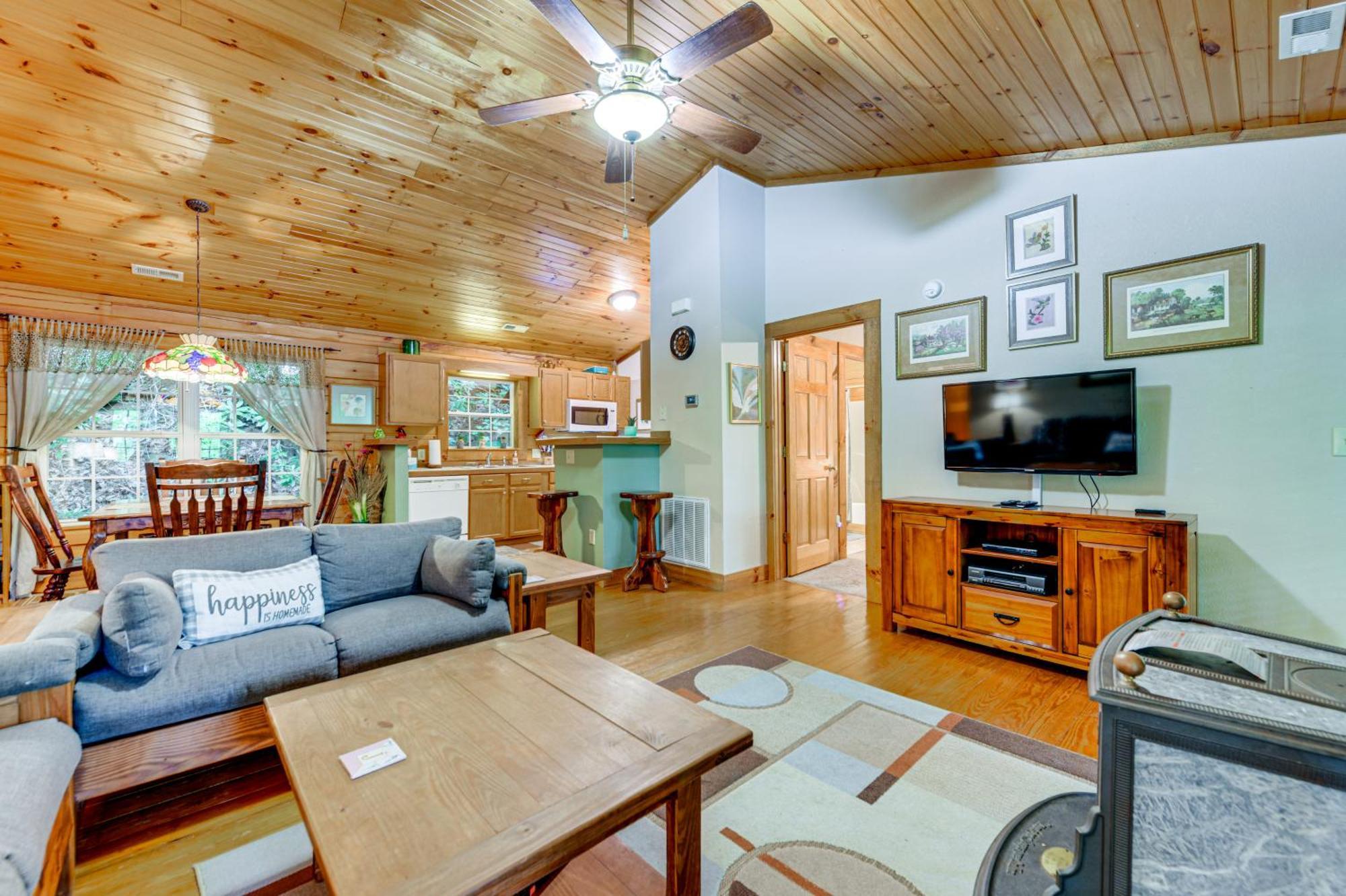 Serene Maggie Valley Retreat With Deck And Hot Tub! Eksteriør billede