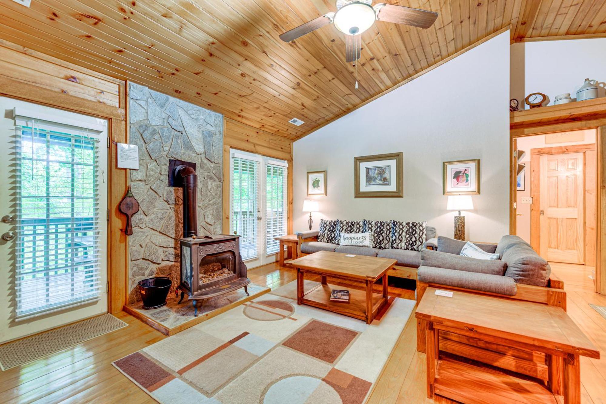 Serene Maggie Valley Retreat With Deck And Hot Tub! Eksteriør billede