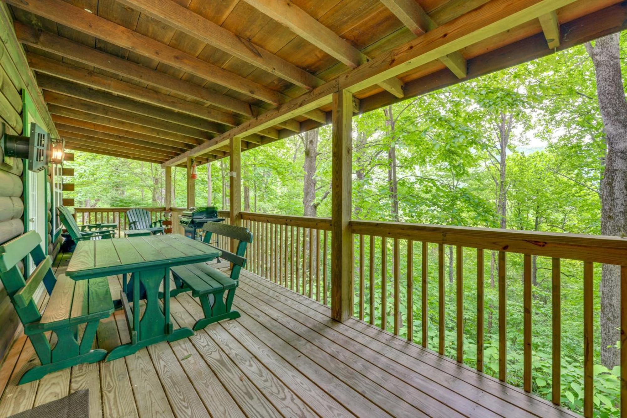 Serene Maggie Valley Retreat With Deck And Hot Tub! Eksteriør billede