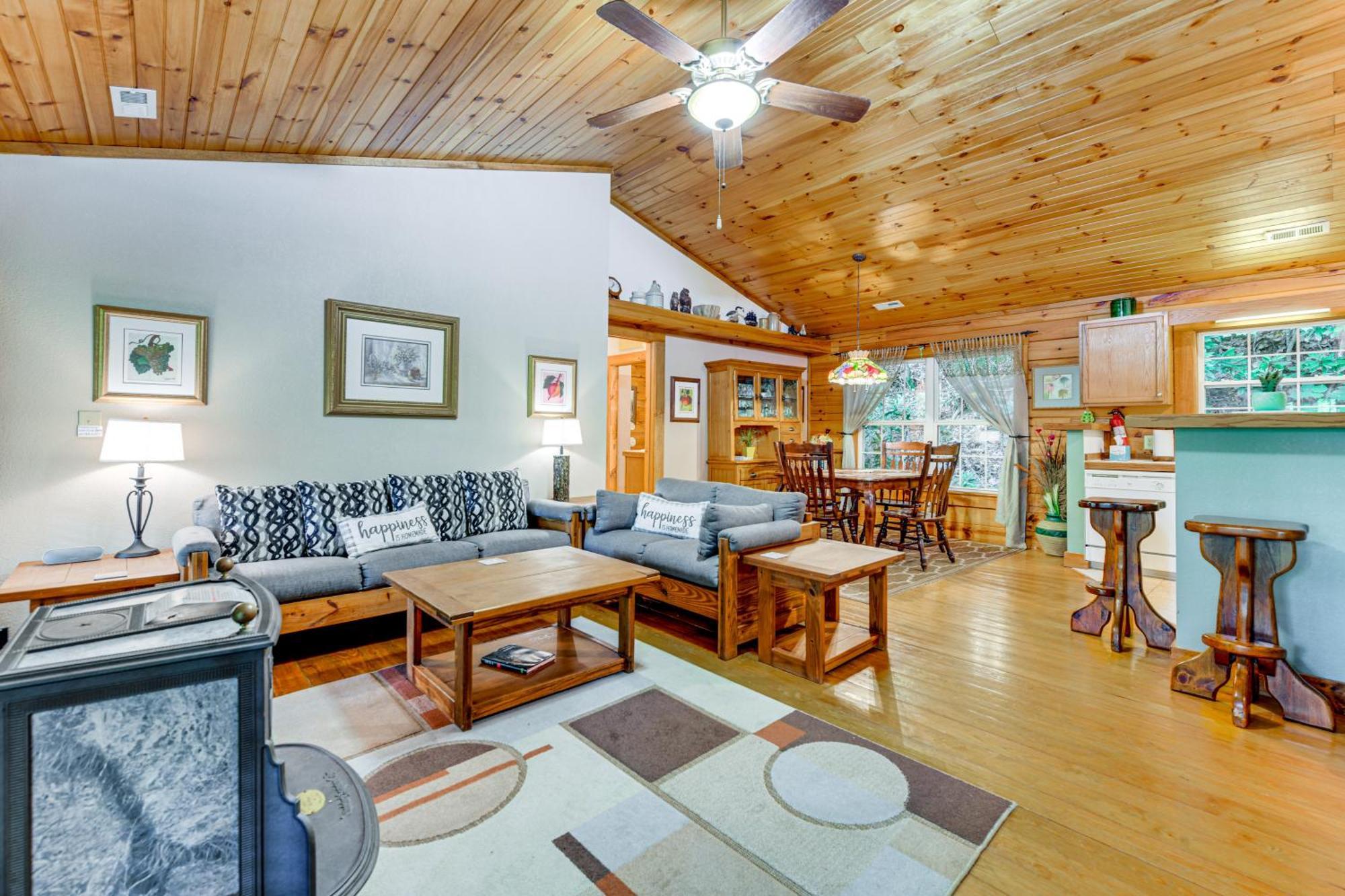 Serene Maggie Valley Retreat With Deck And Hot Tub! Eksteriør billede