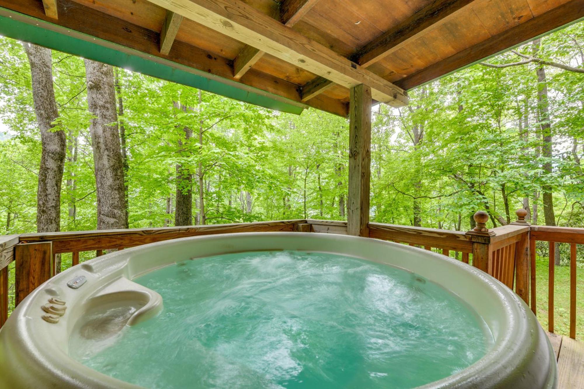 Serene Maggie Valley Retreat With Deck And Hot Tub! Eksteriør billede